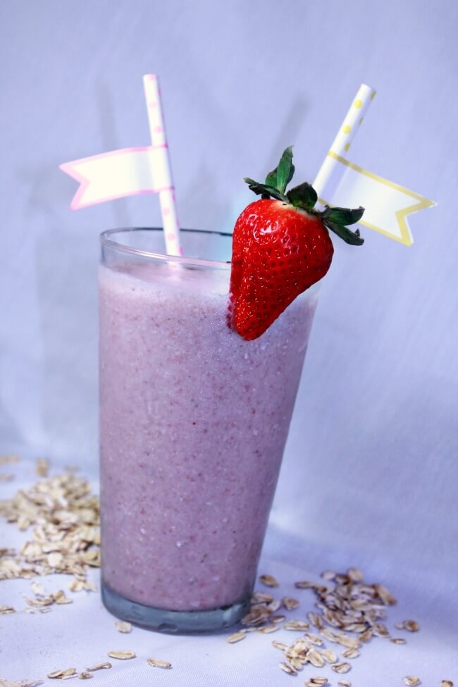 Strawberry Banana Breakfast SmoothieÂ (Dinner with the Rollos)