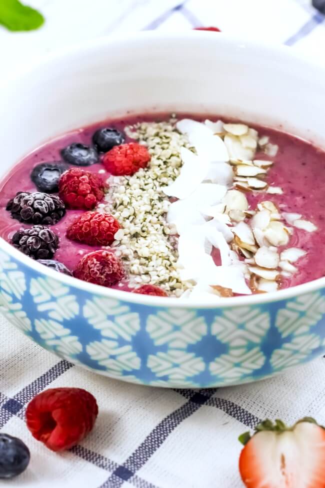 A vibrant blend of three berries and protein-rich ingredients, this Triple Berry Smoothie Bowl is a nutritional powerhouse!